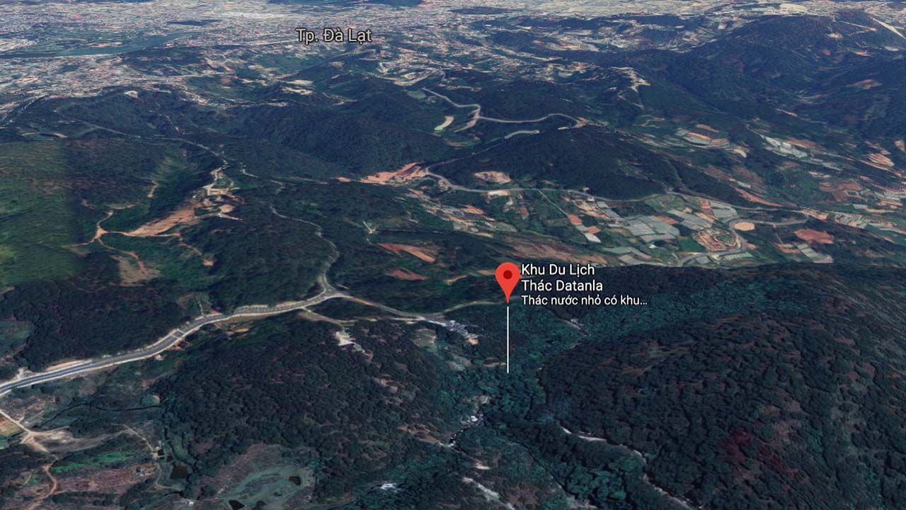 Khu du lịch thác Datanla nằm trên đèo Prenn, cách Đà Lạt không quá xa - khoảng 6km